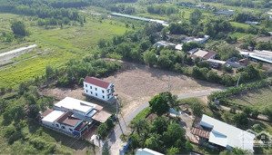 cần bán gấp lô đất vườn thổ cư dt 716m2 (khu vực lên thổ cư được) shr giá chỉ từ 2,1tr/ m2