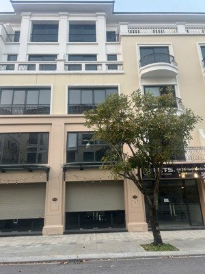 cắt lỗ liền kề trục san hô 20 mét, sổ lâu dài, ngay chân sảnh chung cư masteri, cạnh biển hồ