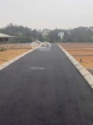 cẩm lĩnh-chủ cần tiền xả lỗ nhanh đất-lô góc gần như đường chạy vòng quanh-đường asphalt ô tô tránh