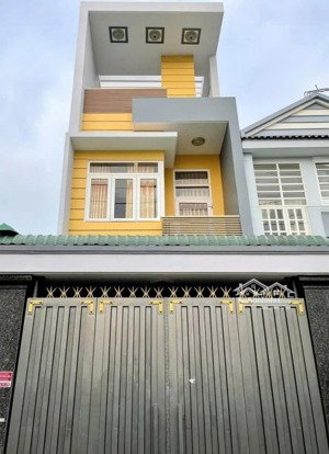 cần cho thuê nhà 207/8a đường 3/2 p.11 q.10