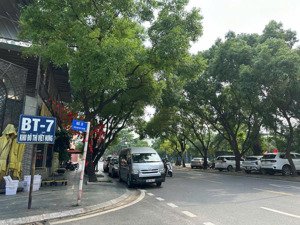 bán bt bt8 việt hưng, kinh doanh đối diện trường quốc tế