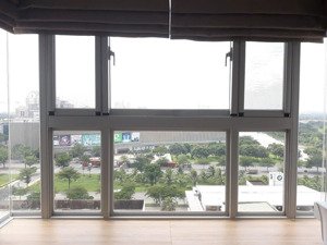 giá siêu hấp dẫn! cho thuê căn góc scenic valley 1, nhà mới, lầu cao, view nam thoáng mát.