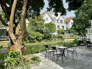 chính chủ cần cho thuê biệt thự vinhomes riverside song lập 200m3 full nội thất lh 