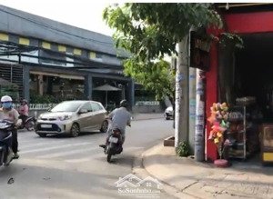 ngộp, 300.3m2 chỉ 10 tỷ, dt 250tr/năm. trung tâm thủ đức