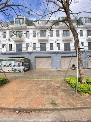 nhà mặt tiền nguyễn chí thanh khu đô thị ecocity - giá hấp dẫn