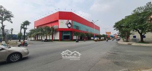 đất vàng cực hiếm 400m2 (10x40) mặt tiền trung tâm hành chính ngay quảng trường. gía tốt cho đầu tư