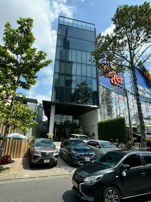 bán tòa nhà mt nguyễn hữu cảnh p22 quận bình thạnh , dt:16x37m-10 tầng-hdt 1ty/tháng giá 330 tỷ