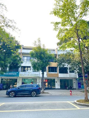 nhà phố park river đường 40m trung tâm, vỉa hè rộng,4 tầng hoàn thiện, dễ khai thác tại kdt ecopark