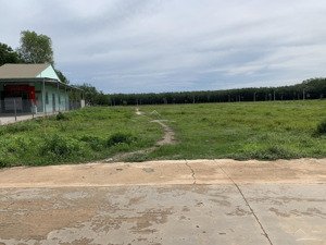 bán lỗ 4.100m2, giá 160 triệu/s. sát chợ gần quốc lộ 13 ra khu công nghiệp, kinh doanh tốt