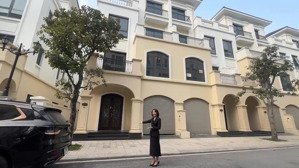 tiểu song lập san hô căn hiếm, đất vuông vắn, 2 mặt thoáng, sân vườn riêng