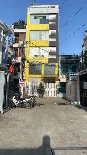 nhà xây 6 tầng - ngang hơn 6m, - mặt tiền khu ẩm thực - giá bán 22,9 tỷ - còn bớt lộc