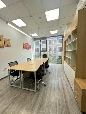 chính chủ cho thuê văn phòng, setup sẵn nội thất tại 90 nguyễn tuân, chỗ ngồi chỉ từ 830k
