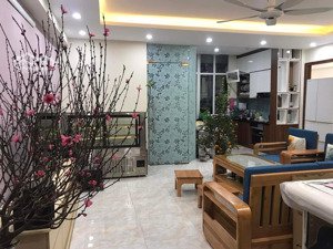 chính chủ cần bán căn hộ view hồ tây