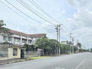 cần cho thuê nhà máy (3 tầng làm văn phòng, khu sản xuất, kho xưởng) trong kcn xuyên á.