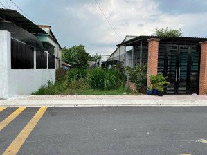 tôi cần bán gấp lô đất 143m2 mặt tiền suối lội xã tân thông hội củ chi giá 1tỷ2 sổ hồng riêng