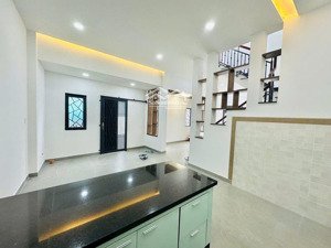 nhà mới xây 100% góc 2 mt đường 10m, 5,2 x 15,35m nở hậu 6,25m 3 tấm - thông ra tên lửa chỉ 1 phút