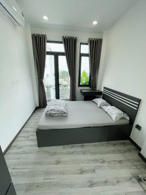 cho thuê căn hộ ban công, q4, đường nguyễn thần hiến, gần đh nguyễn tất thành, cầu tân thuận