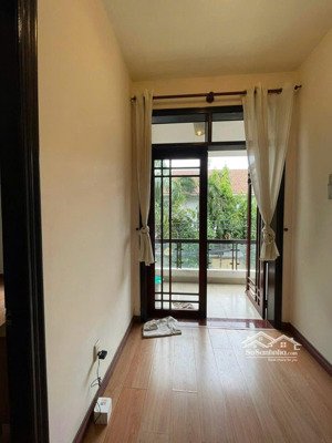 cho thuê nhà làng báo chí thảo điền, quận 2, 3 tầng. thuê ở 45tr, thuê kinh doanh 55tr,...