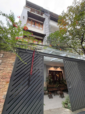 bán nhà quận 2- bán toà chdv nguyễn văn hưởng thảo điền- 8x15m- 10 phòng - hdt 80tr/ th- giá 18,2tỷ