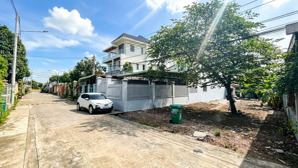 gia đình định cư nước ngoài cần bán gấp lô đất gần 600m2 sổ sẵn ngang 10m thích hợp xây nhà vườn