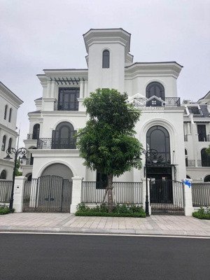 bán nhanh biệt thự đơn lập ngọc trai, dt 288m2, mặt tiền 16m, gần công viên