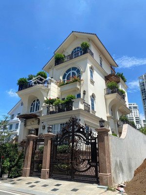 hạ giá bán biệt thự 4 tầng đường nguyễn thành ý, q1. 12.5mx15m, hđt: 120 triệu, giá bán 52 tỷ