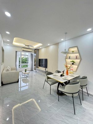 nhà đẹp vị trí góc 74m2, 3pn 2wc khu sky garden phú mỹ hưng quận 7
