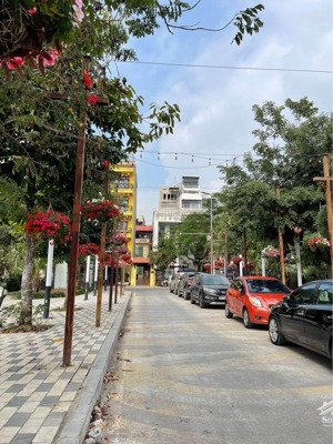 bán nhà đẹp dân xây, ngõ 125 trịnh công sơn, 45m2 x 5t x mt 6m, 15m ra phố, 4 ngủ ở luôn