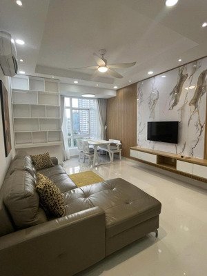 căn hộ vị trí góc view hồ bơi đang có hd thuê khu sky garden 3 phú mỹ hưng quận 7