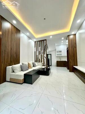 !: LÔ GÓC - NGÕ 3 GÁC - GẦN PHỐ Bán nhà Đống Đa