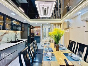 xe hơi ngủ trong nhà - gần chợ - sân bay - đi đâu cũng tiện - 5 tầng - thang máy -thiết kế hiện đại