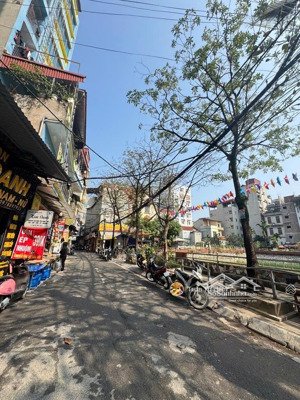 trần bình nhà đẹp dân xây sẵn ở, ngõ nông,lối đi riêng 30m ra trục chính kinh doanh hơn 9 tỷ