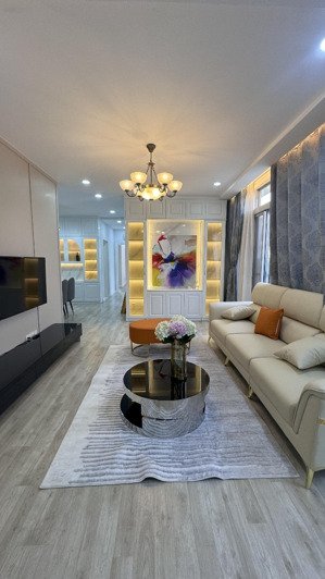 căn hộ gốc 3pn view hồ bơi ô xe hơi ngay trung tâm tài chính pmh