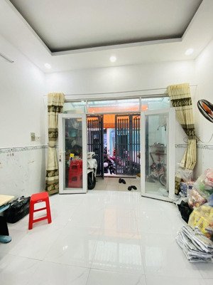 giáp mặt tiền vườn lài - kế luỹ bán bích chỉ 4,55 tỷ - nhà 2 tầng kiên cô chắc chắn - giá tốt.