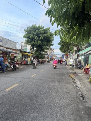 nhà 3 tầng - mặt tiền kd chợ hiệp thành, sát bên nguyễn ảnh thủ 100m2 gấp bán.