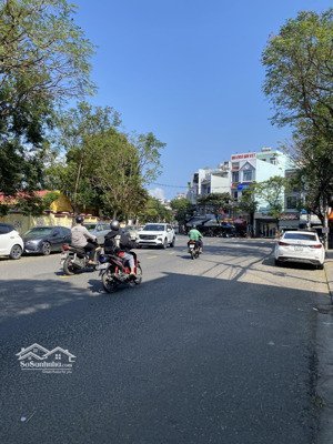 siêu phẩm nhà 2 tầng mặt tiền đường 10,5m tiểu la, hoà cường bắc.