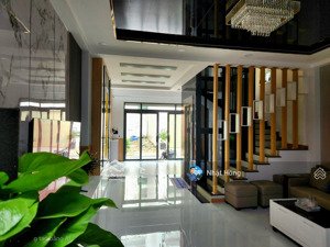 bán nhà mặt phố 5x12.35m ngay hoàng quốc việt, 62m2, 5pn, 5wc,