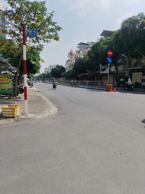 hẻm 7m thông 1trục nhà 3tầng gần mặt tiền thống nhất dt67m(4x17m)chỉ 10.5tỷ tl chính chủ