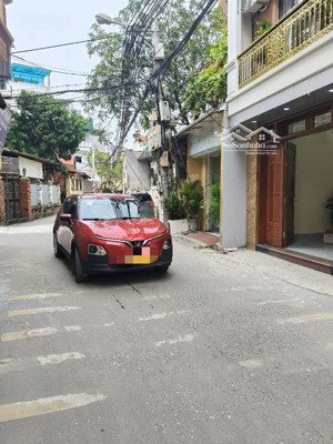 giá rẻ đầu tư tại việt hưng. ô tô tránh, kinh doanh. dt 85m xây mới 5 tầng, thang máy, giá 14.5 tỷ.