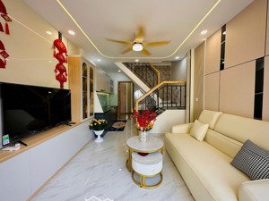 hẻm xe hơi - sát mặt tiền - 3 tầng - 35m2 - 3pn - gần sân bay - full nội thất - vào ở ngay