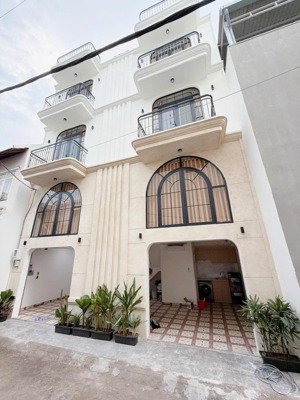 bán căn hộ dịch vụ 1 trệt, 3 tầng xây mới mua về vận hành liền gồm 7 phòng tại linh đông-thủ đức.