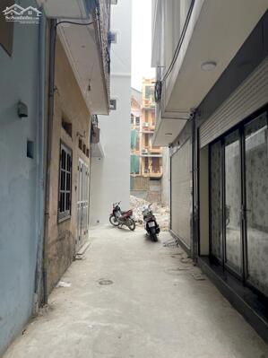 Quan Nhân - Thanh Xuân - 2 mặt tiền - thang máy - ở hoặc làm CCMN - nhỉnh 200tr/m2.