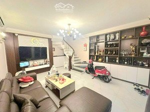 nhà đẹp tôn đức thắng, ngõ nông, gần phố, dân xây, sổ cc, sân xe, ở ngay, 42mx5t