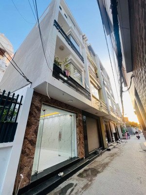 bán nhà riêng chính chủ ô tô đỗ trước của nhà tại mặt ngõ 155 phương lưu