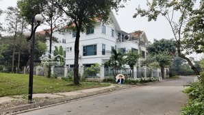 bán biệt thự góc 237m2 view đồi thông, nhà hoàn thiện và cho thuê. giá bán 83tr/m2 gặp chính chủ