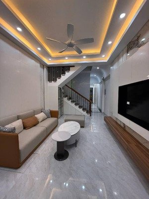 siêu đẹp!chỉ 12 tỷ hơn - trung văn diện tích 70m2, dân xây, thang máy, full nt, ô tô đỗ cổng.