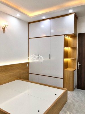 bình tân lô tư 50 m 4 tầng 5 x 10 m giá 6.3 tỷ tl hẻm 4 pn 5 wc chủ tặng fu