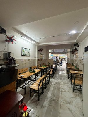 mặt tiền kinh doanh lý nam đế, cách chợ rẫy 200m, dt 55m2, 4 tầng có lề 5m.