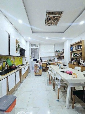 hẻm xe hơi tránh ô tô ngủ nhà phú nhuận . 6 tầng btct 6pn master full nội thất cao cấp