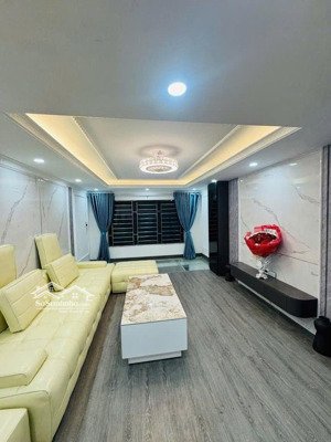 chính chủ bán nhà bằng liệt 30m², 5 tầng, ô tô đỗ cổng